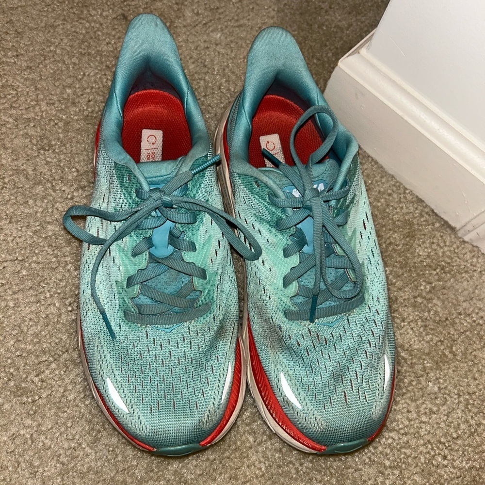 HOKA Women’s Clifton 8 Running Sneaker Tennis Shoes - Picture 4 of 8